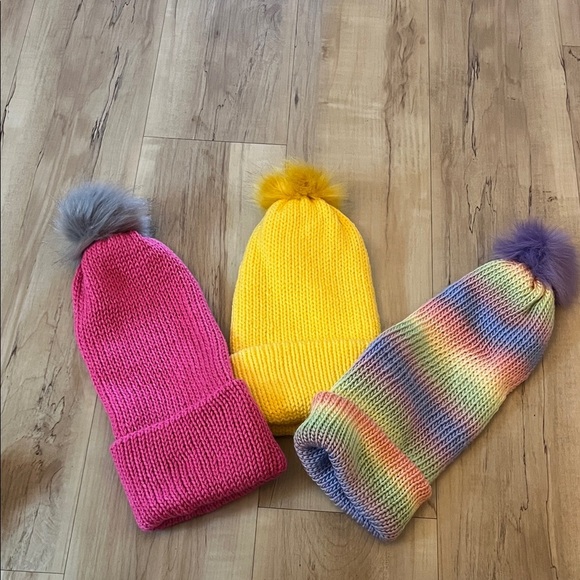 Vibrant Women\'s Beanie Set with Pom Poms